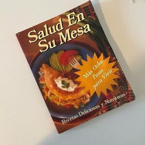 Salud En Su Mesa: Recetas Deliciosas Y Nutritivas (Paperback)